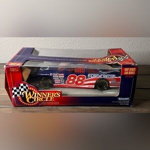 DALE JARRETT NIB #88 FORD CREDIT WINNERS CIRCLE 1997 Stock Car Series 1:24 Scale